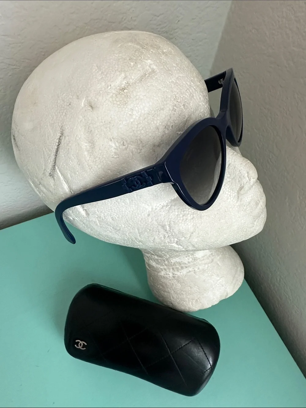 CHANEL Blue Oversized Round Sunglasses with Black Gradient Lenses